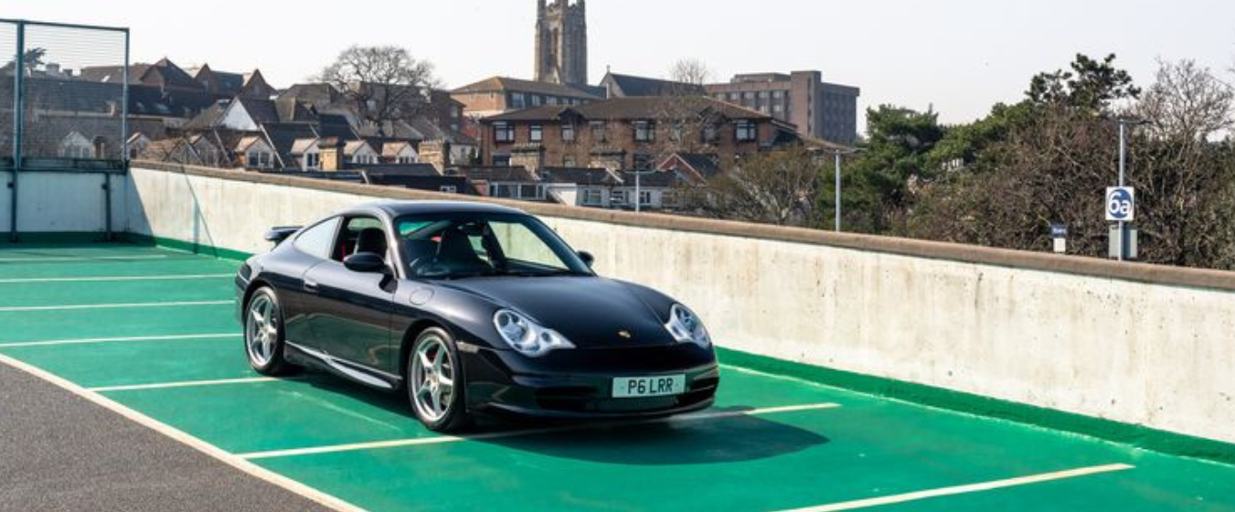 996 Carrera in black, front